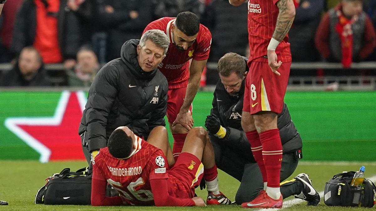 El lateral del Liverpool Trent Alexander-Arnold se ha lesionado durante el partido de vuelta de octavos de final de la UEFA Champions League