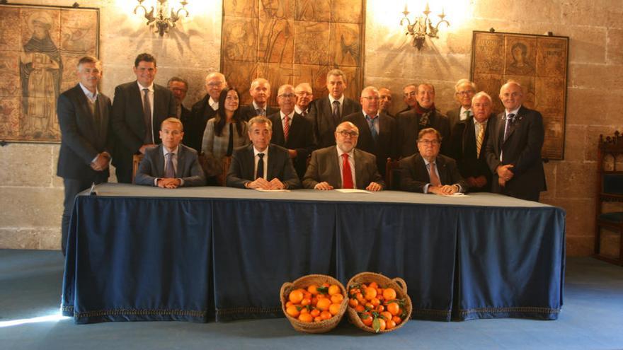 Directivos de la entidad, de la conselleria y del Ministerio de Agricultura.