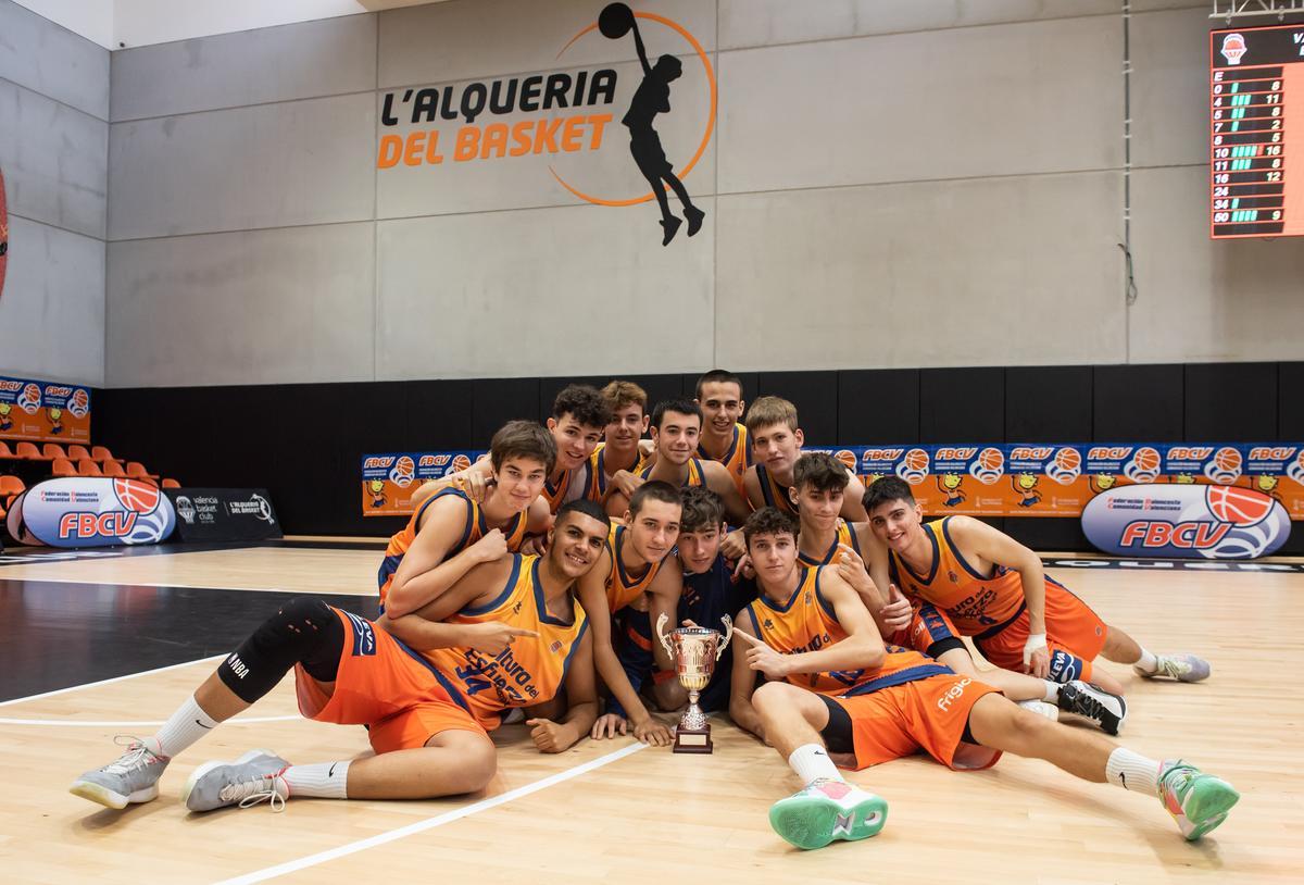 El equipo masculino cadete se hizo con el torneo en L'Alqueria del Basket.