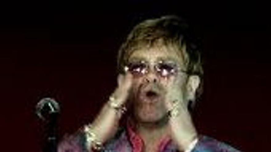Elton John encabeza una ola de recopilaciones para la Navidad