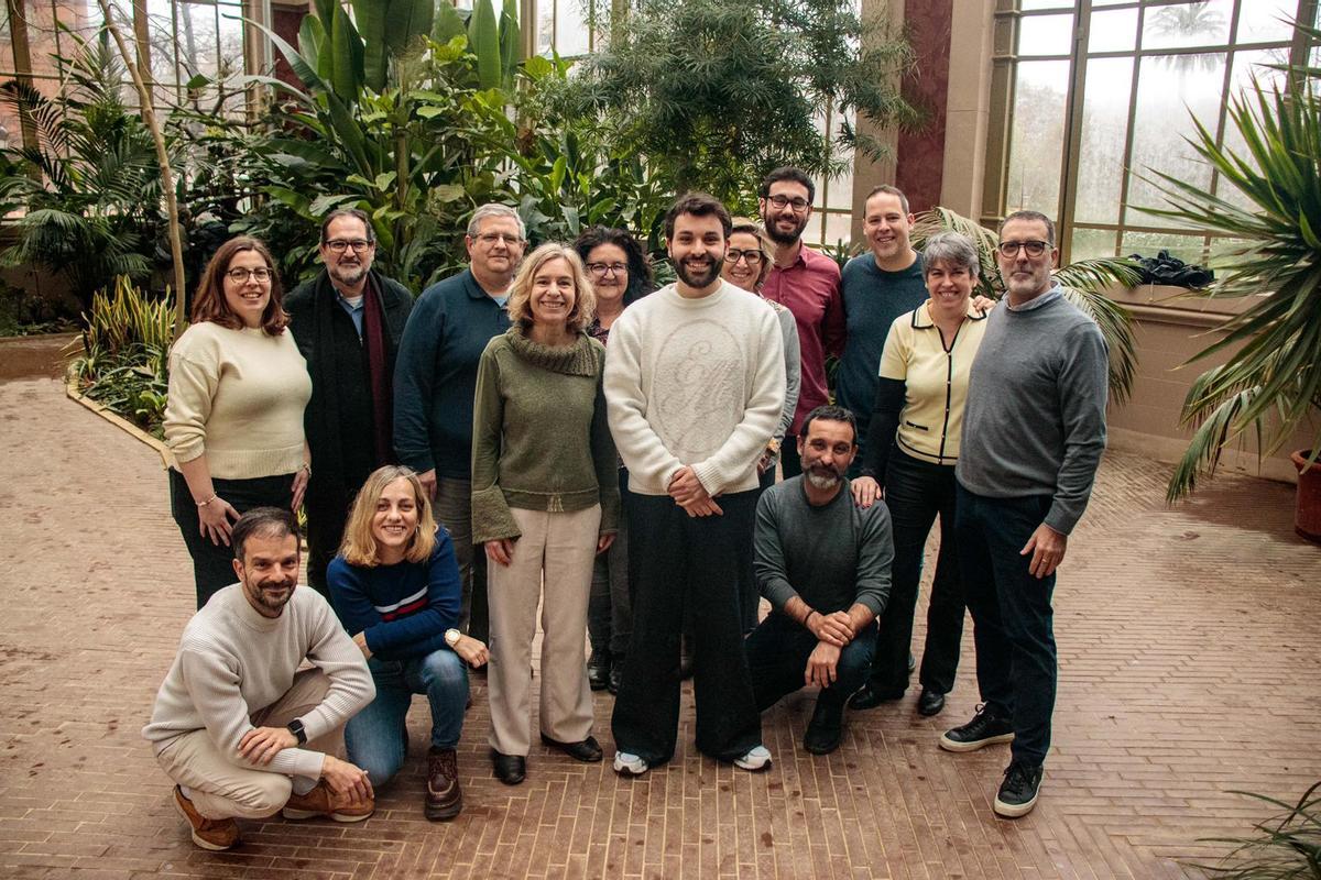 La candidatura al liderazgo de ERC de Barcelona encabezada por Ricard Farin (en el centro).