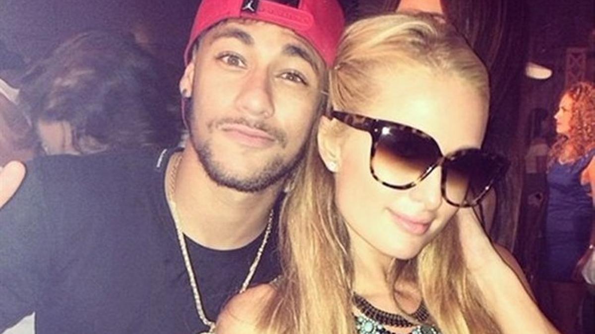 Neymar y Paris Hilton, disfrutando de la noche ibicenca.