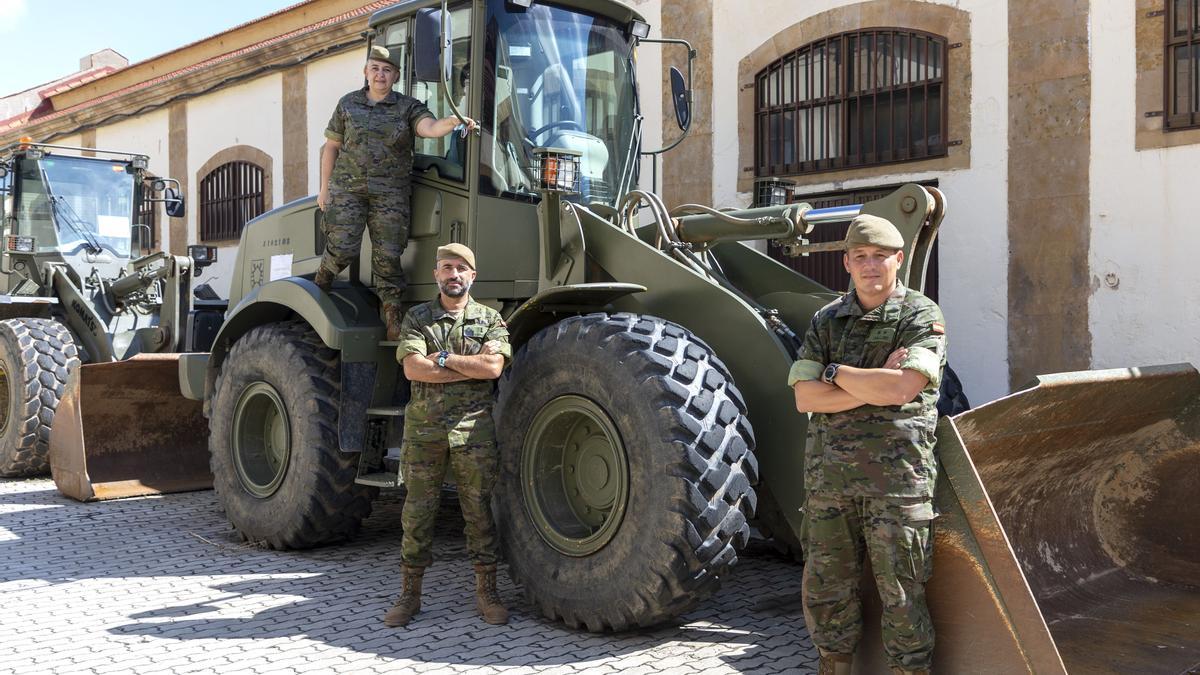 El teniente Francisco Caballero, el sargento Primero José Marcos Maide y la cabo primero Noelia Mosteiro.