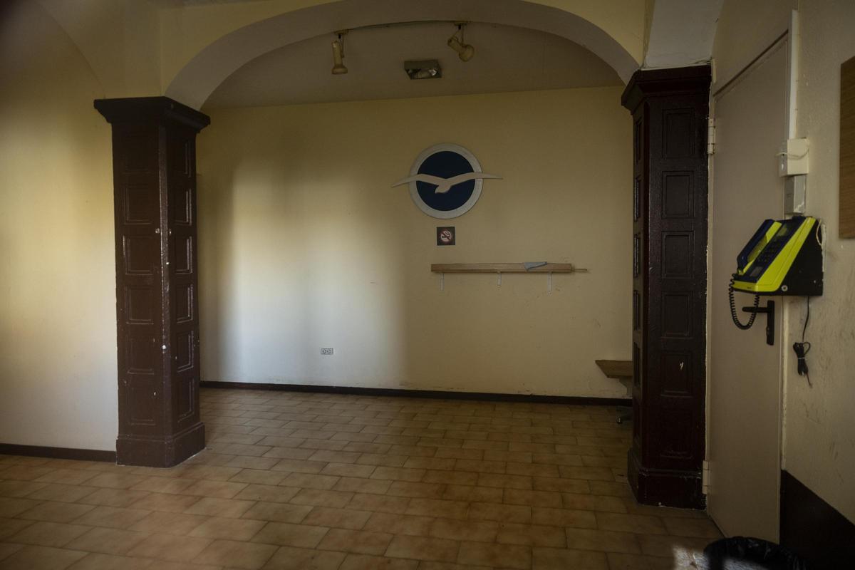 En imágenes | Así está la abandonada escuela de aviación del Aeropuerto de Huesca