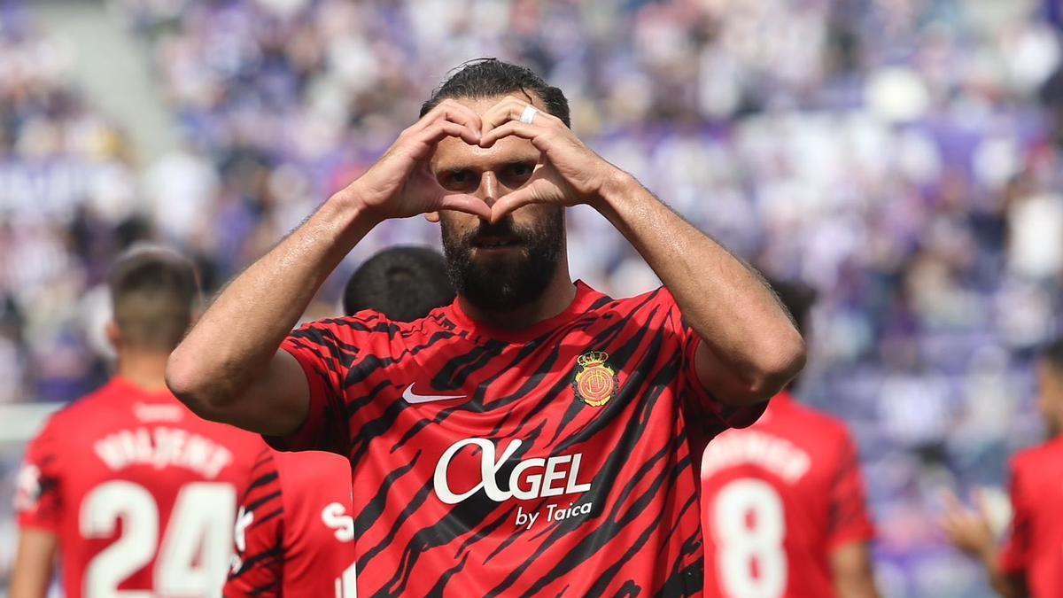 Muriqi celebra uno de sus goles ante el Valladolid.