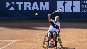 Àlex Corretja, en la pista central de tenis del club de Polo de Barcelona, que acoge estos días el primer torneo de tenis en silla de ruedas.