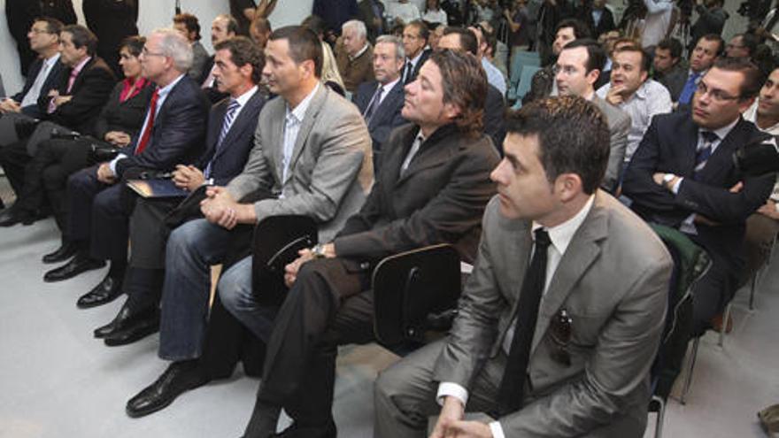 Joaquín Juan Agüera, José Tortosa y Antonio Peñalver, en primera fila, entre los asistentes al acto