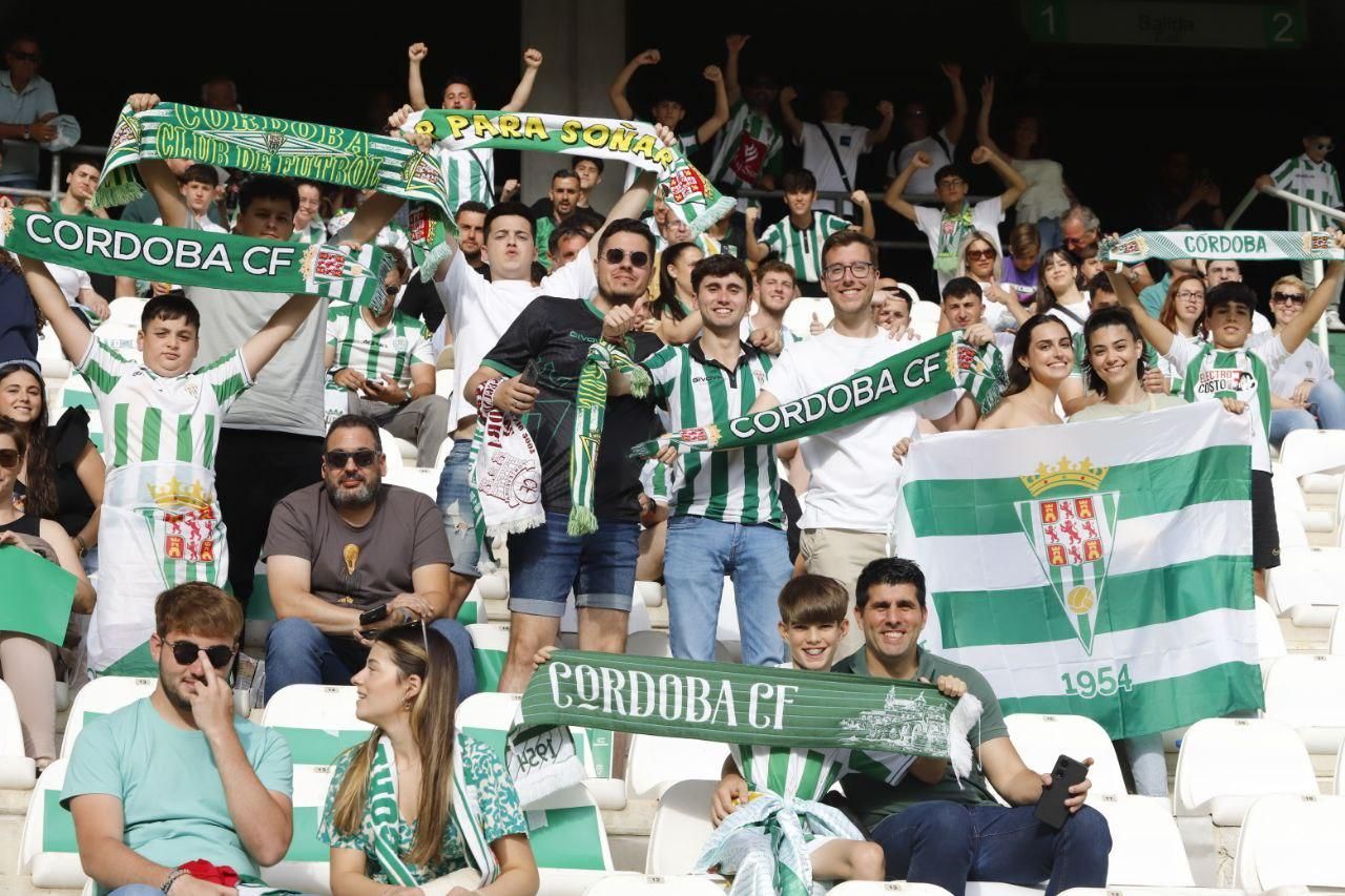 Córdoba CF-Ponferradina | Las imágenes de la afición blanquiverde en el play off de ascenso