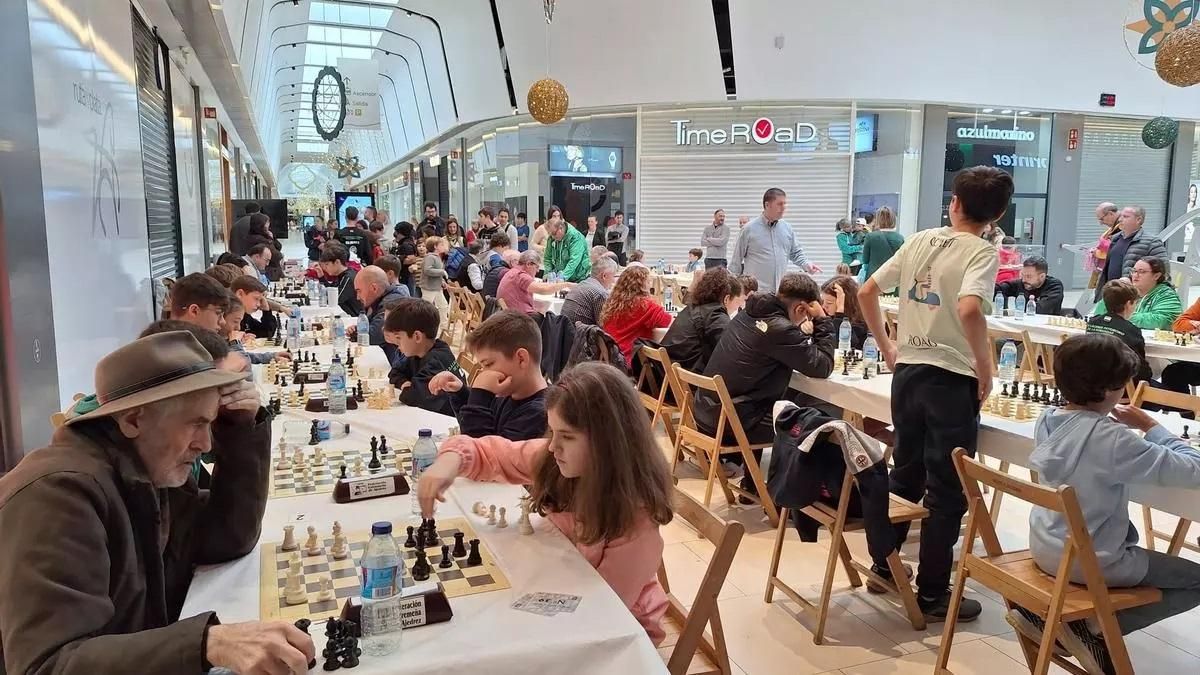 Un torneo de ajedrez en el Centro Comercial Ruta de la Plata en una imagen de archivo.