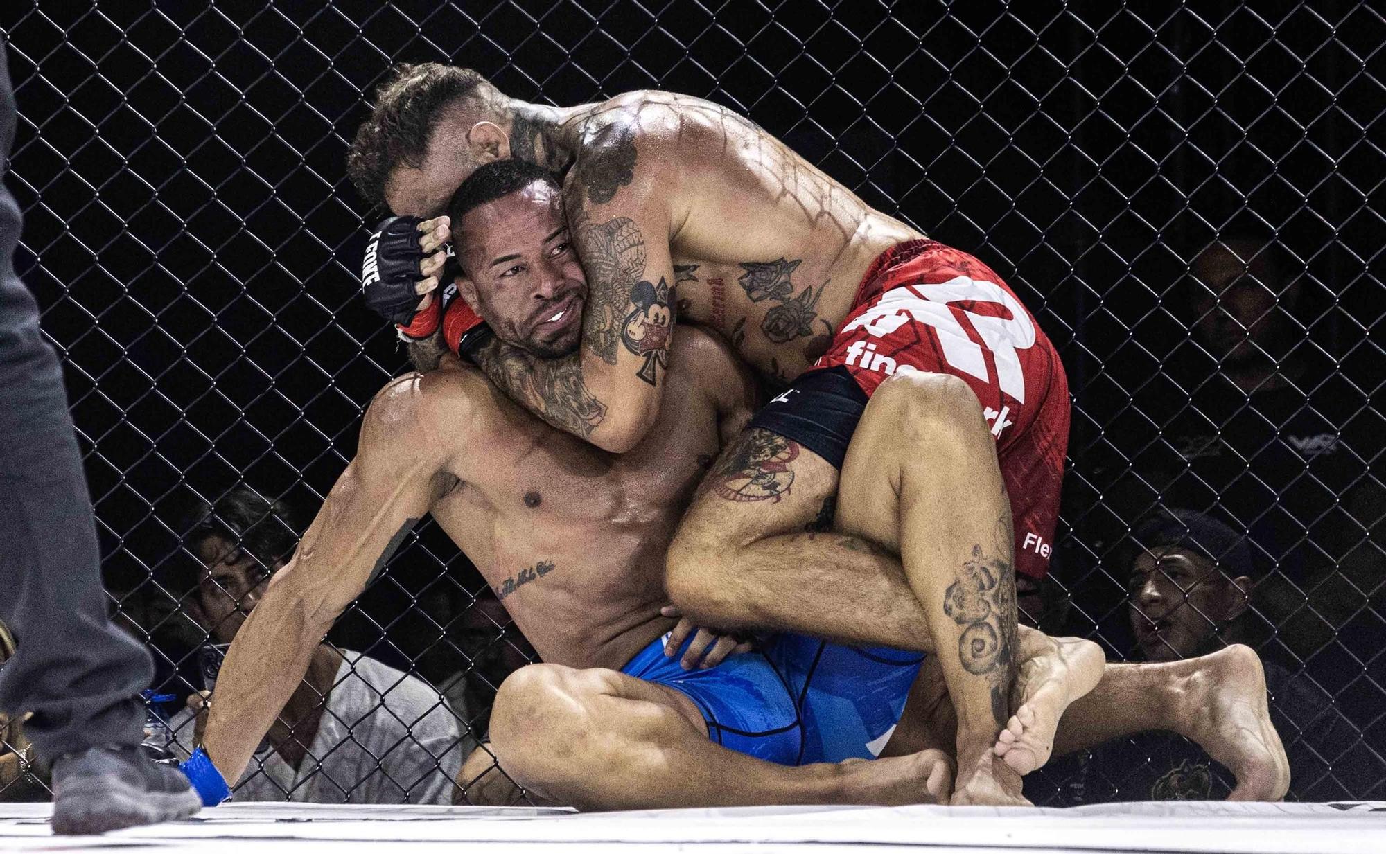 El espectáculo WAR MMA desata la locura en Plaza de Toros de Alicante