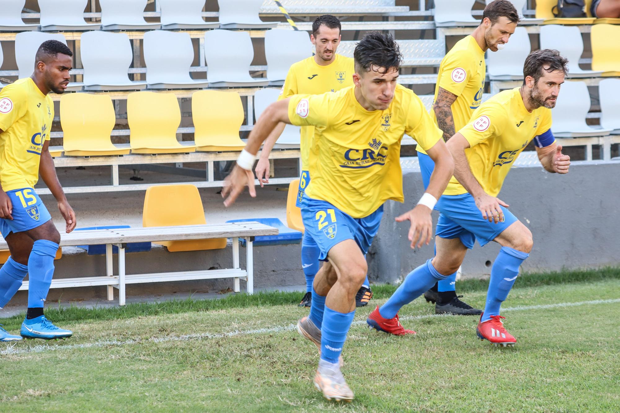 El Orihuela presenta a sus jugadores ante su afición