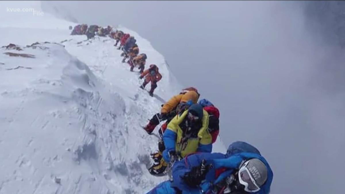 Se derrumba una cornisa del Everest por el exceso de alpinistas