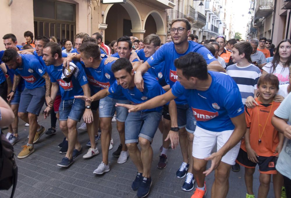 El Ontinyent CF celebra el ascenso con su afición