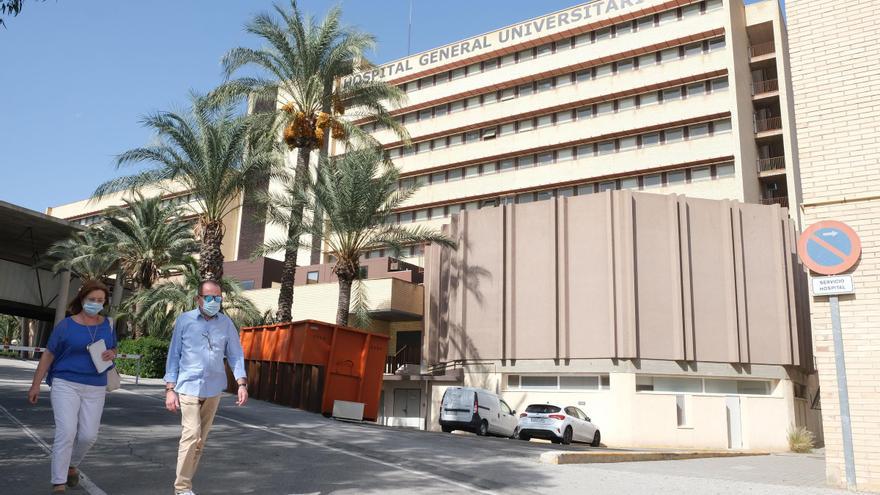 La ONCE reparte 350.000 euros en la puerta del Hospital General de Elche