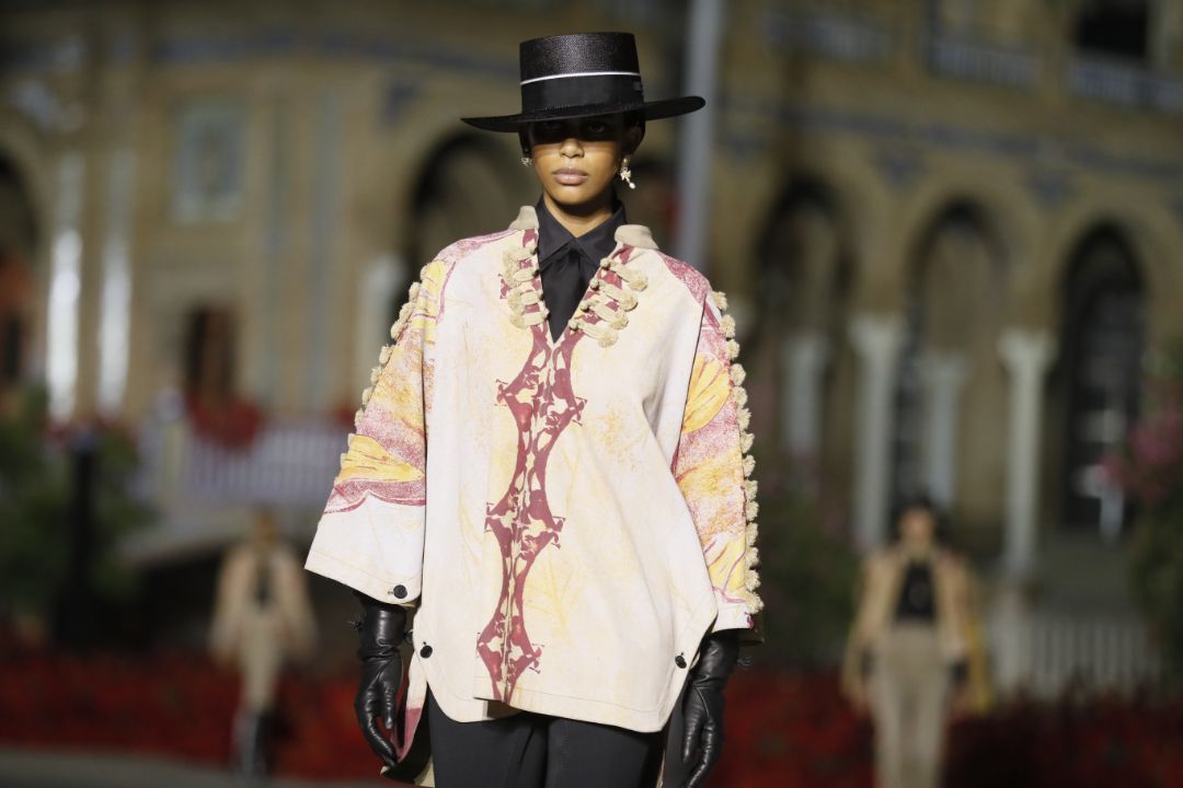 Dior desfila en Sevilla con artesanía valenciana