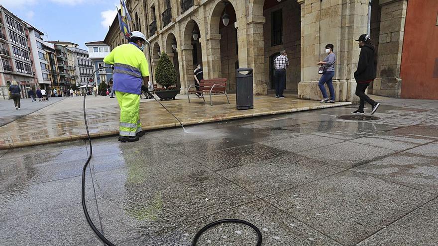 Pelayo García (PSOE) responde al PP tras las críticas por el alza de 4 millones del contrato de limpieza de Avilés: "Es rigurosamente legal"