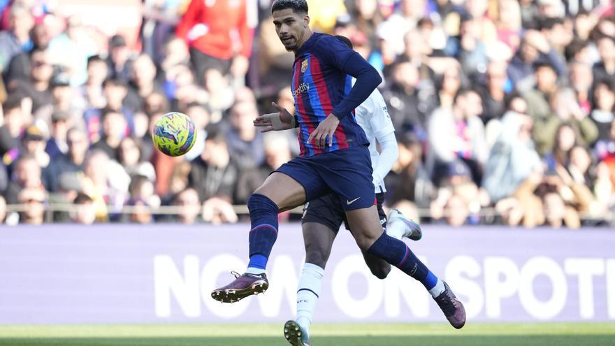 FC Barcelona - Valencia: La expulsión de Araujo