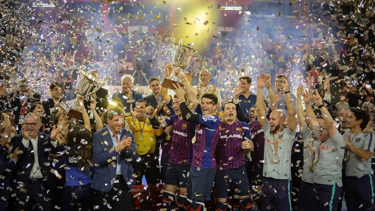 El Barça celebra la Copa Intercontinental conquistada en Argentina el pasado domingo.