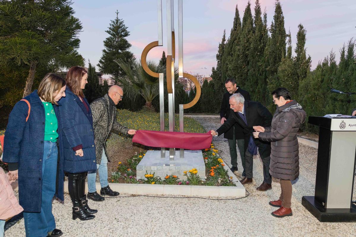 Momento en el que se descubrió la escultura en honor a las víctimas del nazismo