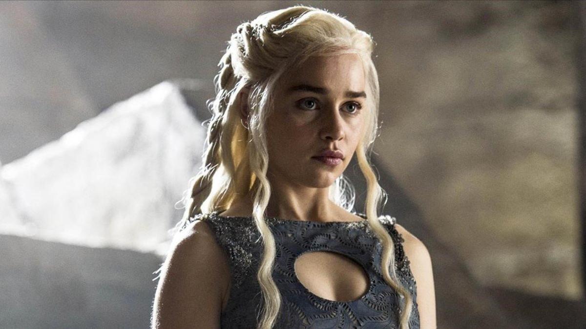 emilia clarke en juego de tronos