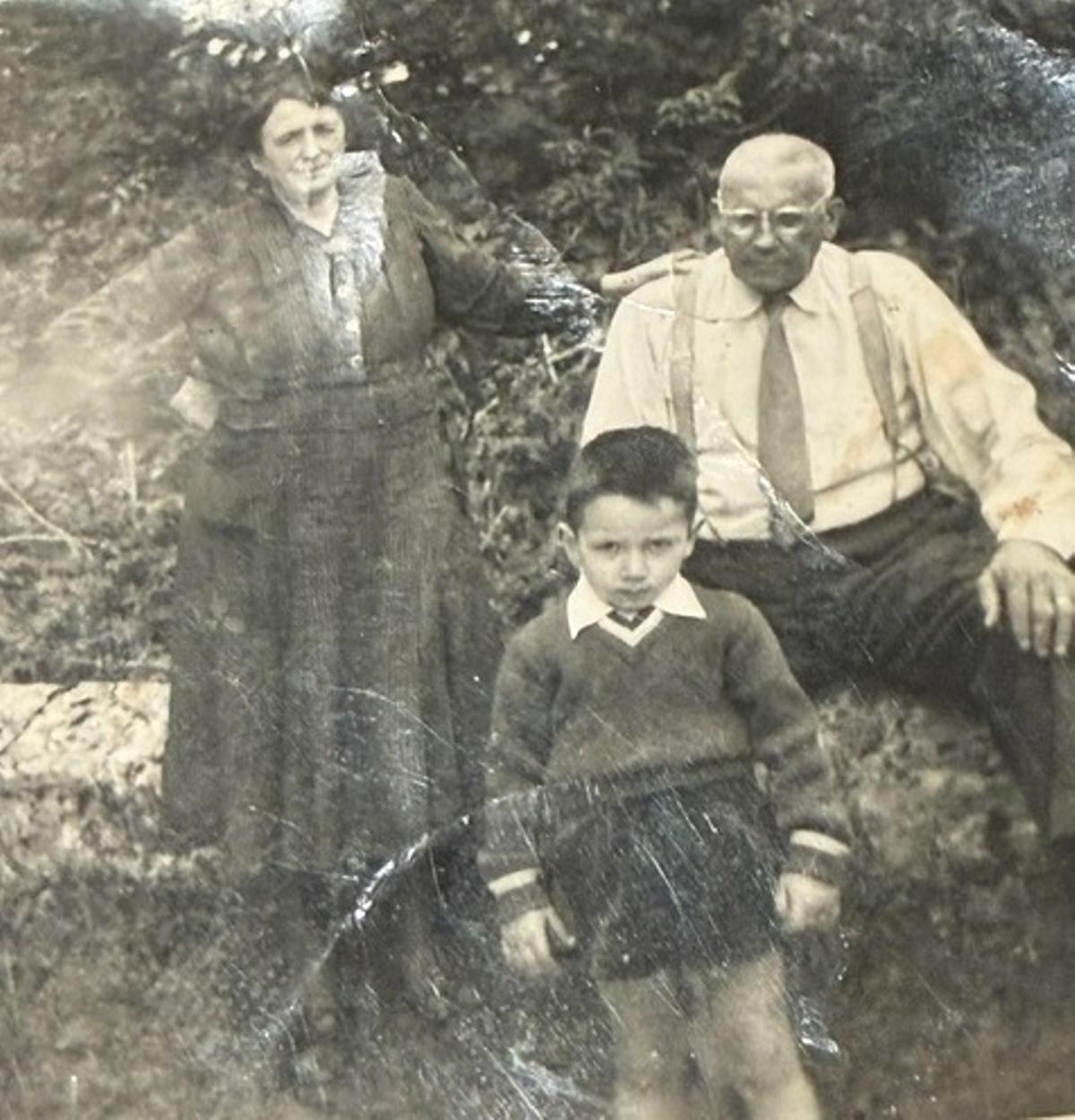 Arriba, Cecile Yus y su padre, el jacetano José María Javierre; abajo, Jean Pierre Yus
