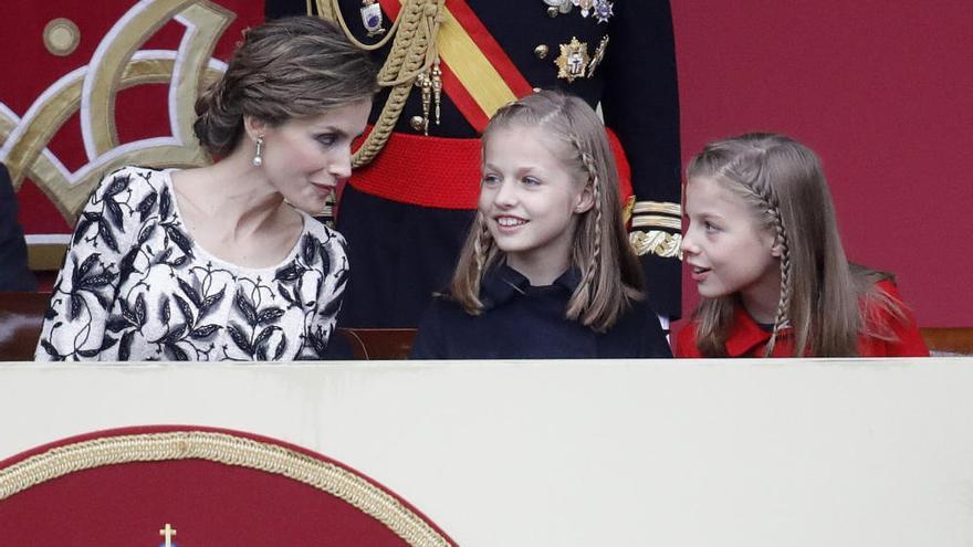 Die Königsfamilie bei der Militärparade 2016.