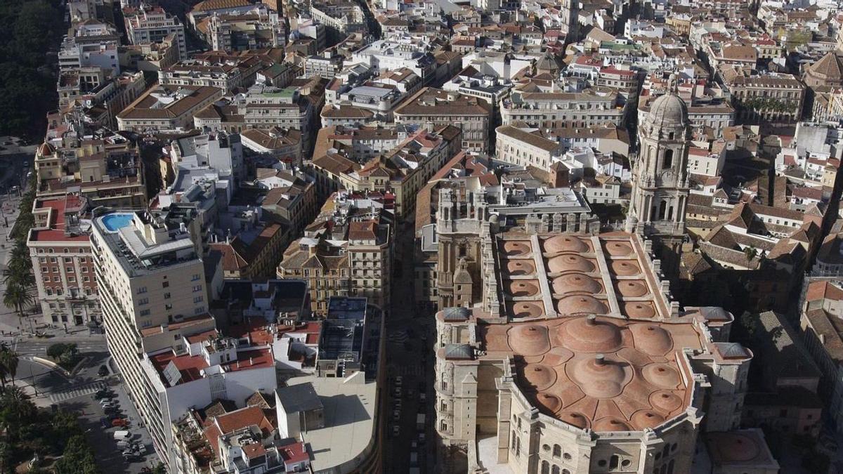 Centro Histórico de Málaga, con la Catedral en primer término. | ÁLEX ZEA