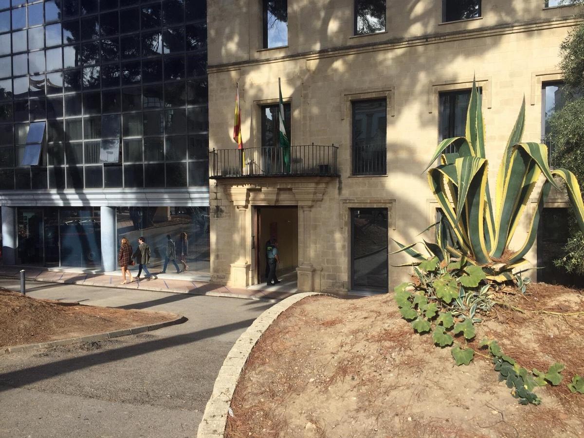 Fachada de la sección de Jerez de la Audiencia Provincial