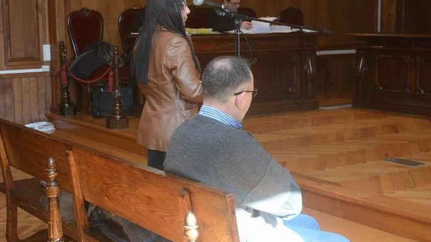 Los acusados durante el juicio en la Audiencia de Pontevedra. // R. V.