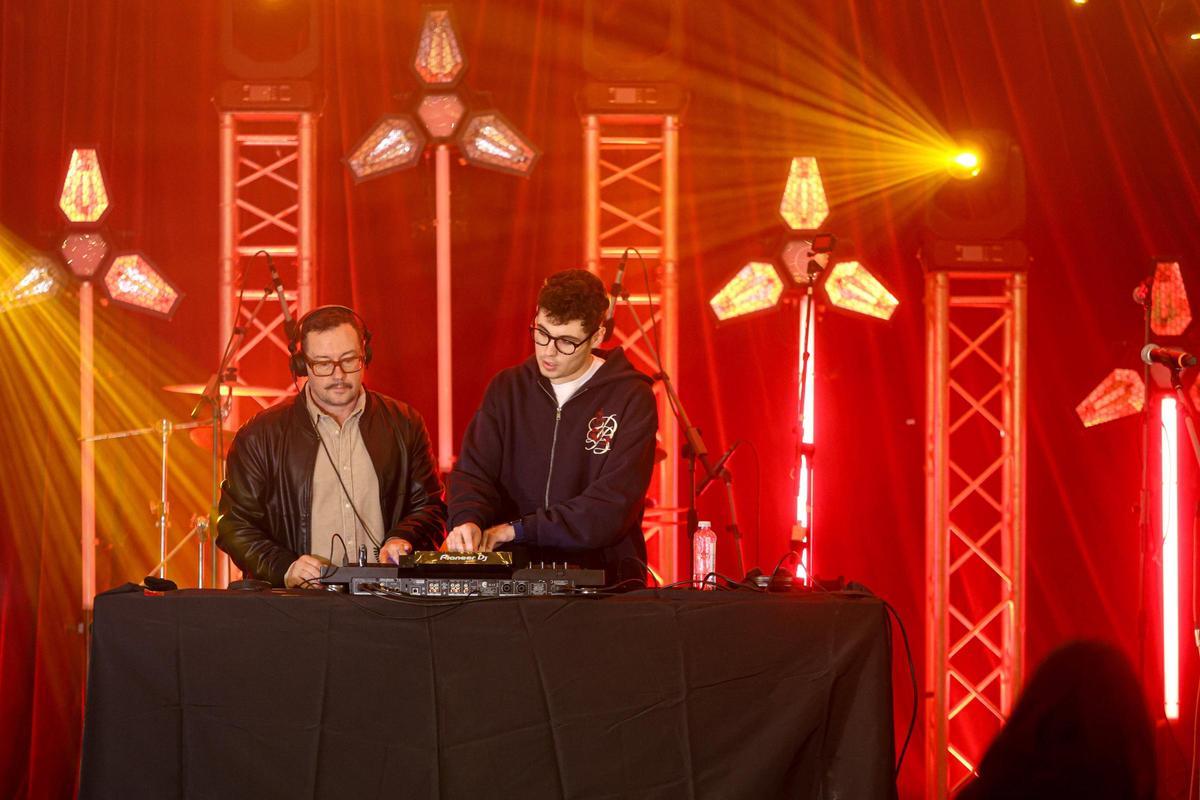 La jornada va comptar amb djs.