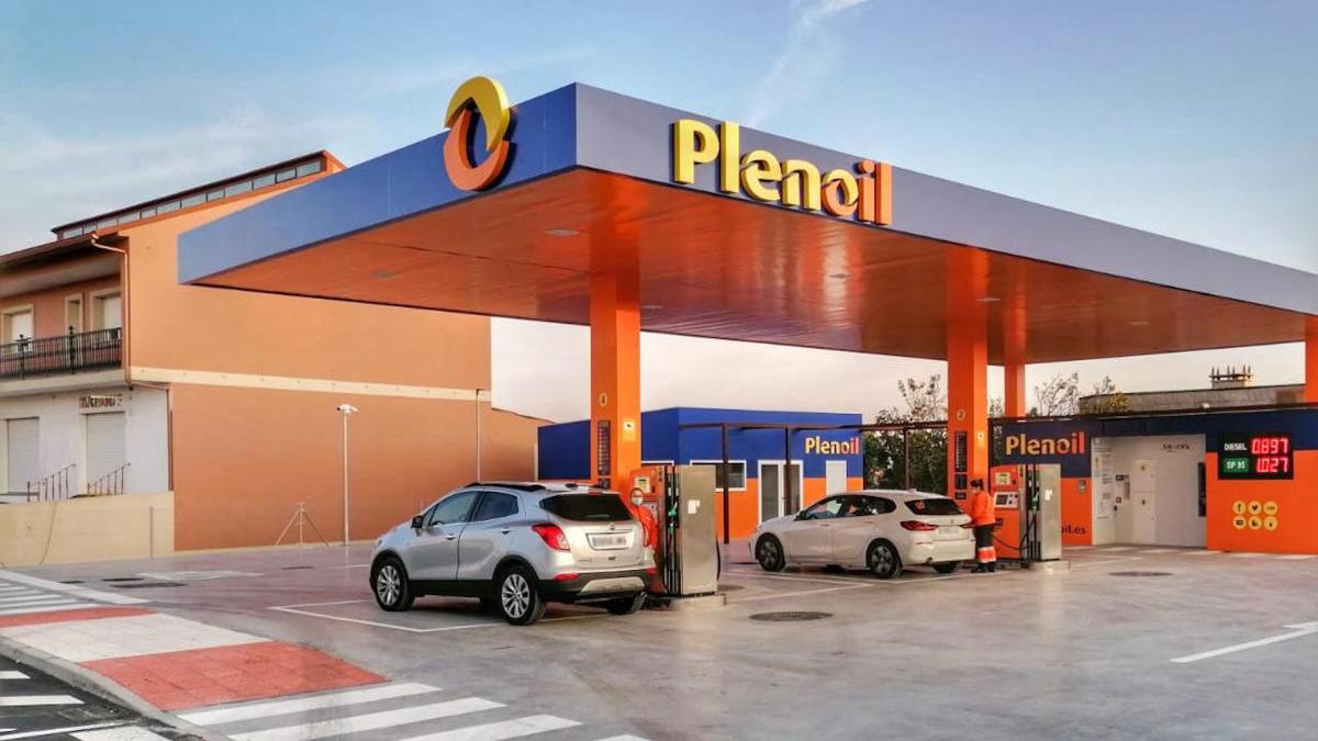 Instalaciones de la nueva gasolinera de Plenoil en Vilanova de Arousa, disponibles las 24 horas del día, todos los días de la semana.