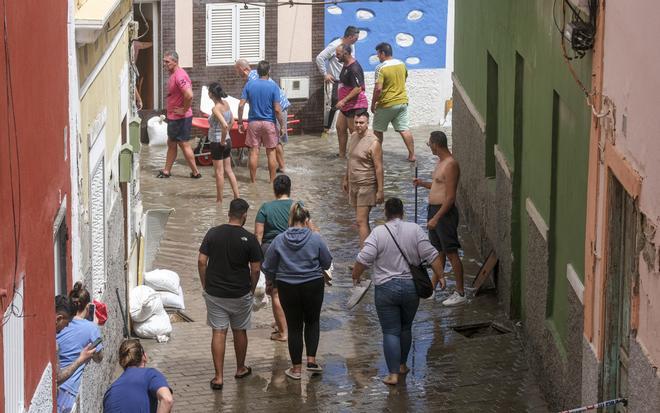 El fuerte oleaje de la pleamar inunda San Cristóbal (10/04/2024)