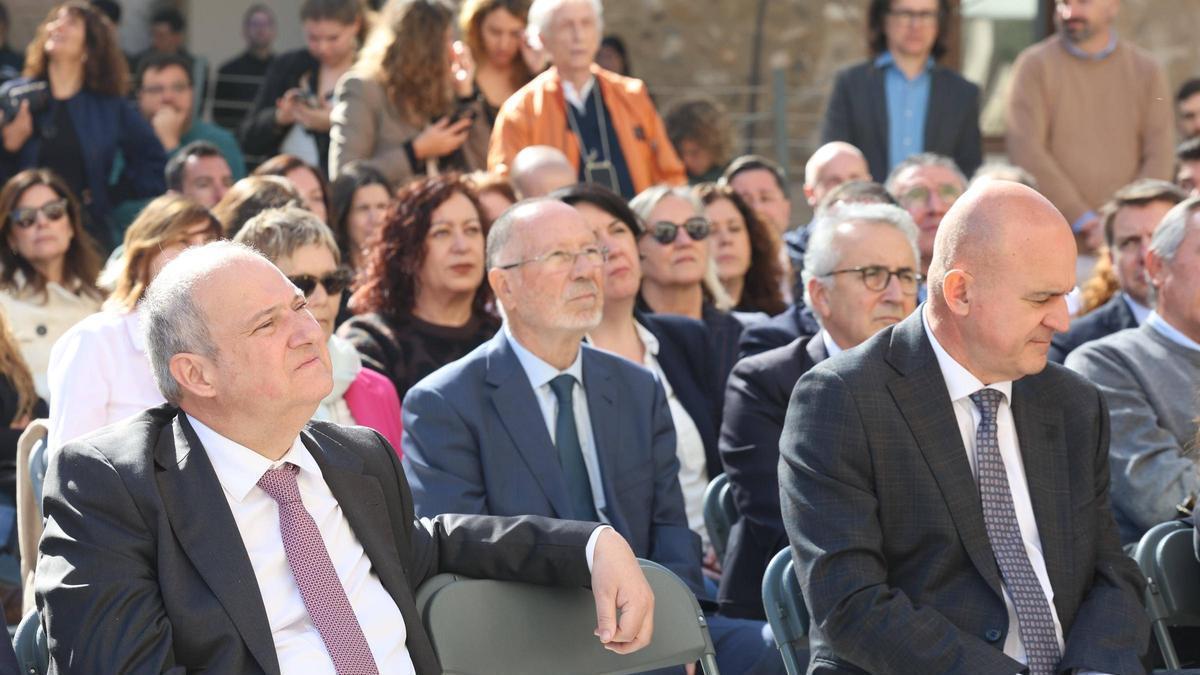 Jordi Hereu, a la izquierda, y Vicent Marí durante la inauguración.