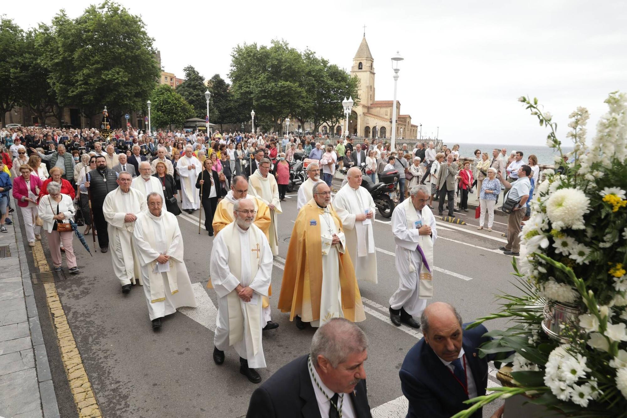 En imágenes: así fue la celebración del Corpus Christi por las calles de Gijón