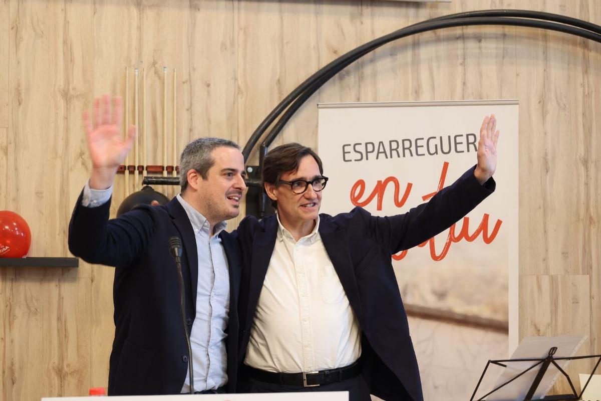 Eduard Rivas i Salvador Illa en la presentació del candidat esparreguerí