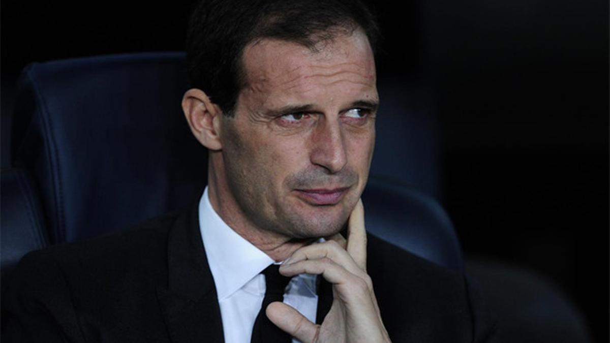 Massimiliano Allegri en el banquillo del Camp Nou