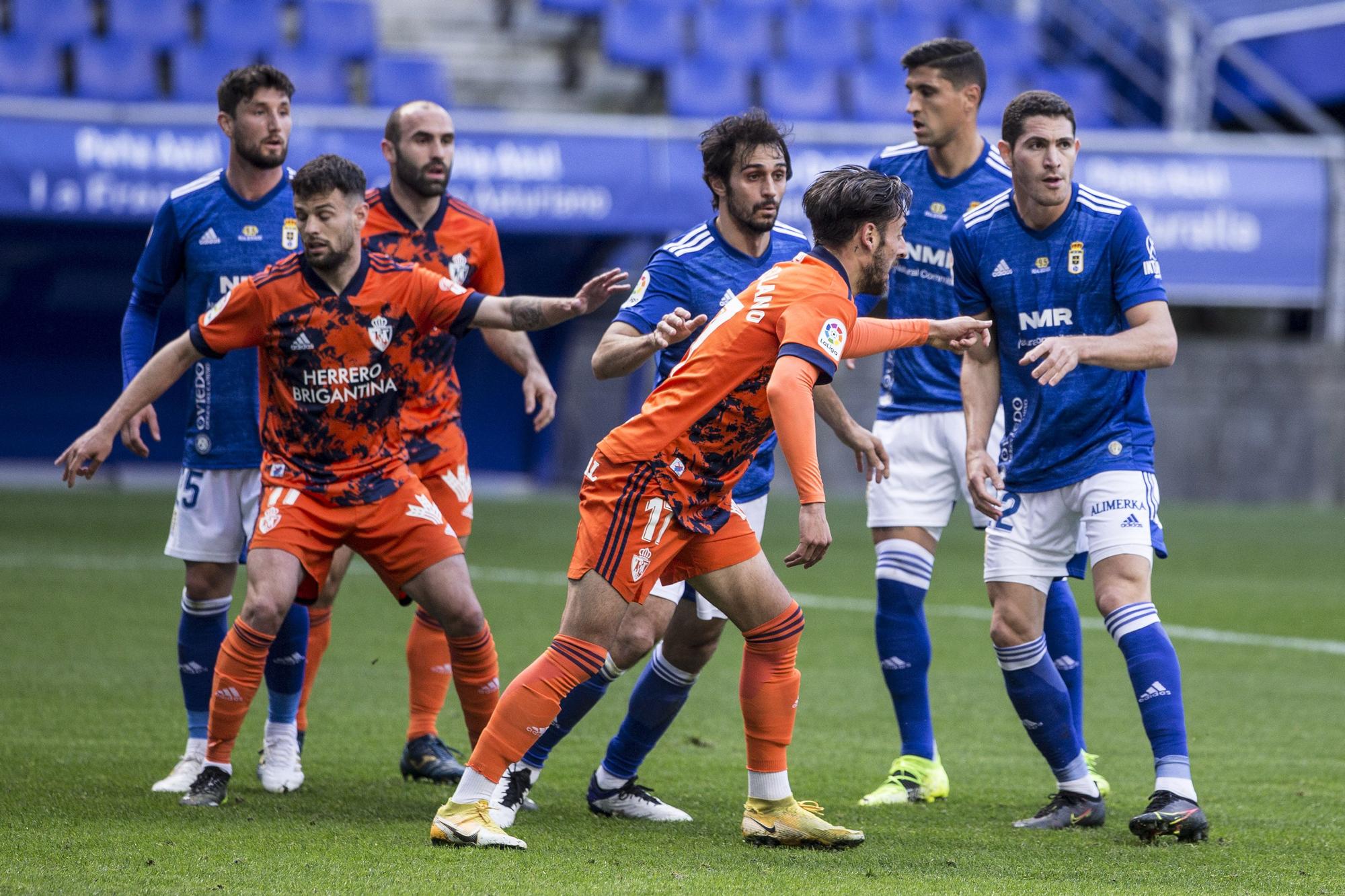 El partido entre el Real Oviedo y la Ponferradina, en imágenes