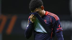 Nottingham Forests Morgan Gibbs-White wipes his face during the Europa League opening phase soccer match between SC Braga and Nottingham Forest in Braga, Portugal, Thursday, Jan. 22, 2026. (AP Photo/Luis Vieira)