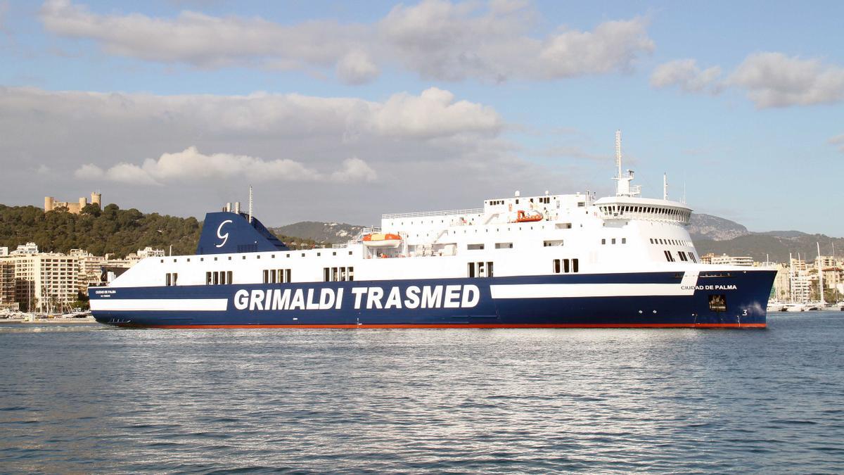 El 'Ciudad de Palma', de la naviera Trasmed, del Grupo Grimaldi.