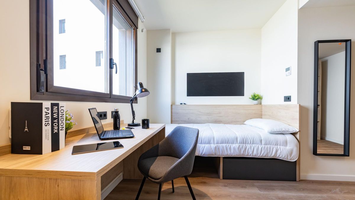 Micampus Murcia cuenta con salas de estudio, zonas de juegos, gimnasio, terrazas, piscina, cocina común, cinema, rooftop y salas de estar.