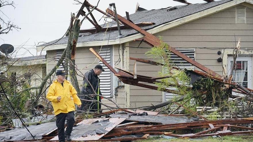 El huracán ‘Harvey’ se degrada a tormenta tropical al entrar en Texas