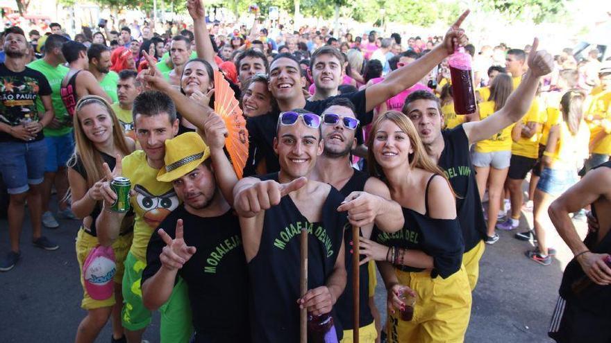 Peñistas de Moraleja del Vino, una de las localidades llamadas al Interpueblos Fest de Arcenillas.