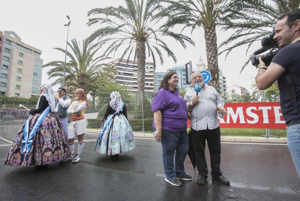 Primera mascletá de las Hogueras del 90 aniversario.