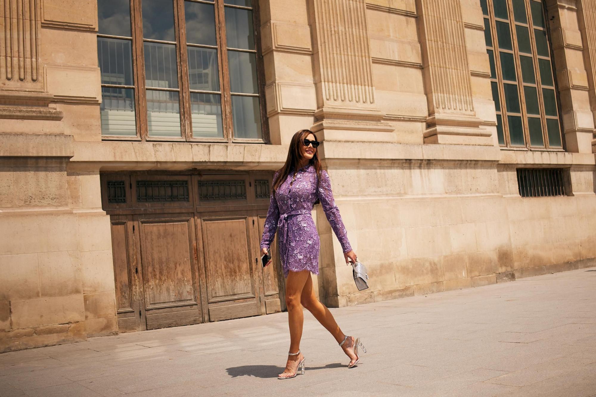 Chicas con vestidos cortos en la calle hotsell
