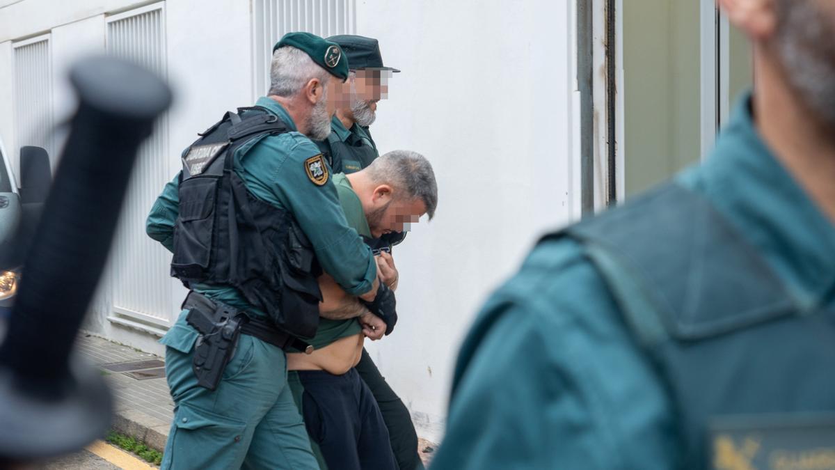 Momento en el que los detenidos llegaron a los juzgados de Barbate.