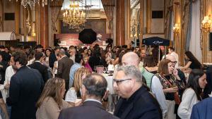 Asistentes a la fiesta de aniversario de los suplementos Destinos y Gourmets celebrada en El Palace Barcelona.