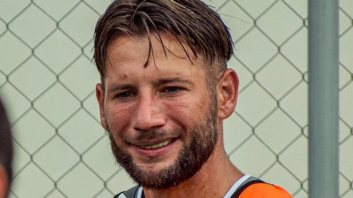 Mitchell Dijks entrena con el Eldense