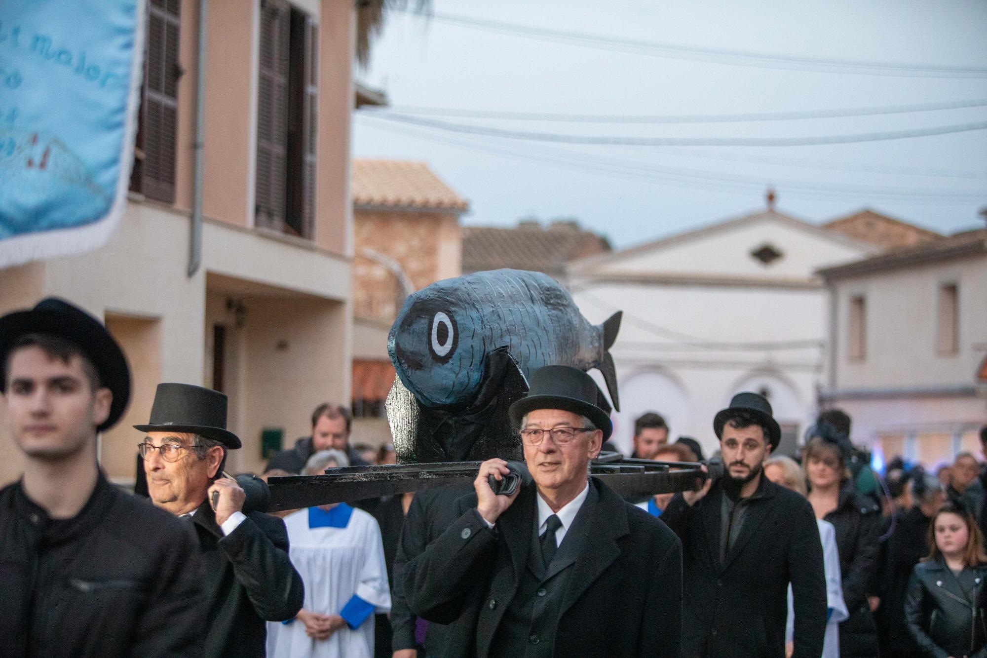 Las mejores fotos del entierro de la sardina que ha despedido la fiesta del Carnaval en Mallorca