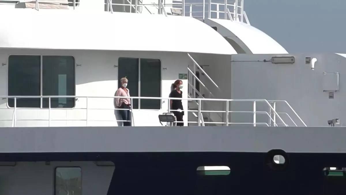 El vaixell MV Hondius arribant al port de Rotterdam, als Països Baixos, el passat 18 de maig