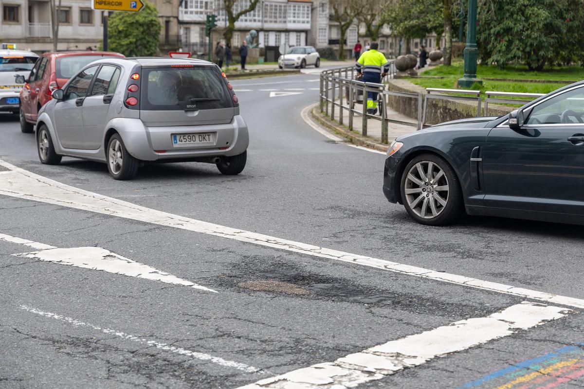 Baches y asfalto en mal estado en Porta Faxeira